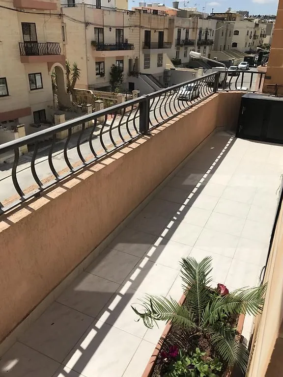 Swieqi Semi Detached Maisonette San Ġiljan Malte